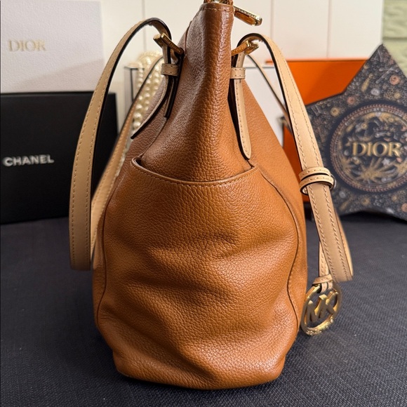 Michael Kors Tan Jet Set Leather Tote - Picture 5 of 11